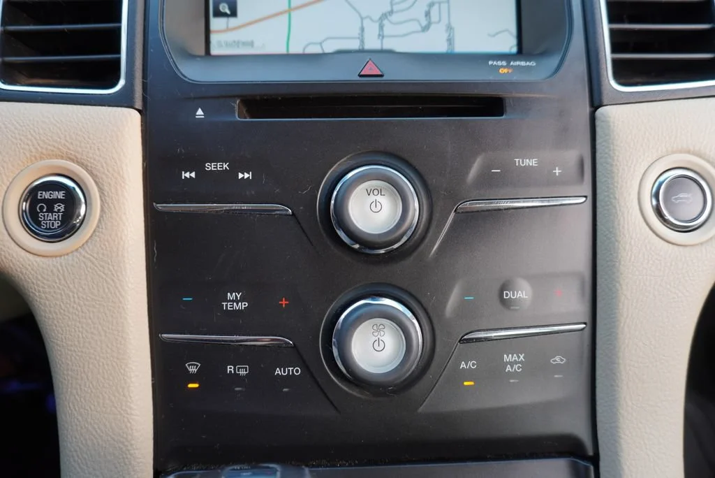Used 2015 Red Ford Limited image 15