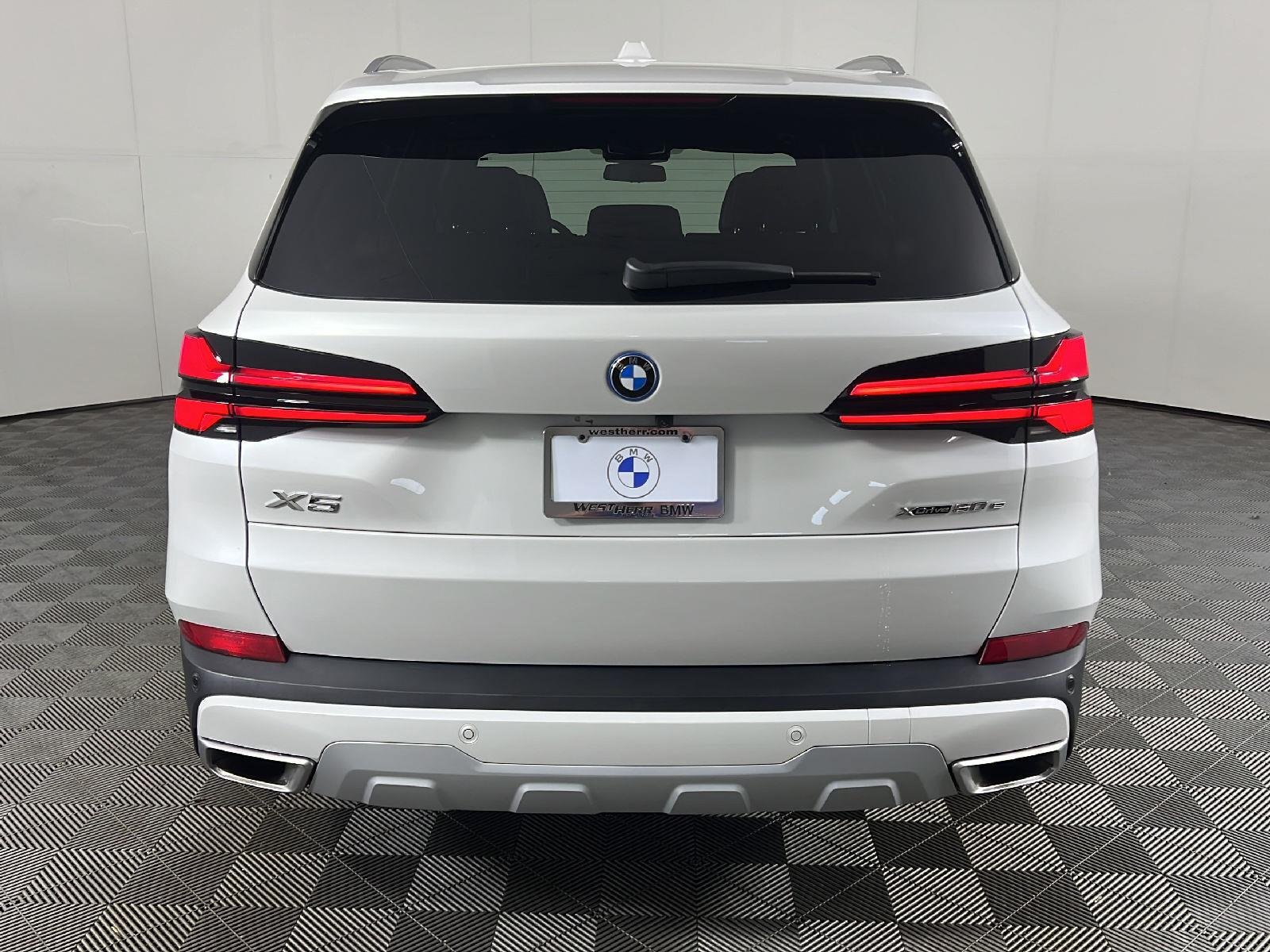 New 2026 Mineral White Metallic BMW xDrive50e image 4
