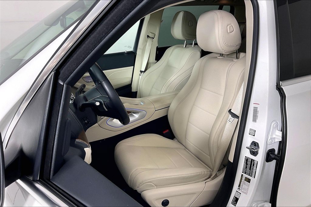 New 2026 White Mercedes-Benz GLS 450 image 2