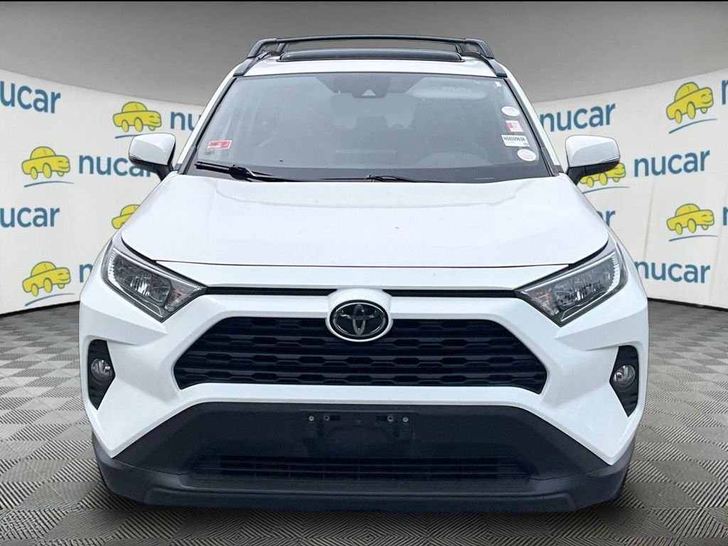 Used 2020 White Toyota XLE Premium image 2