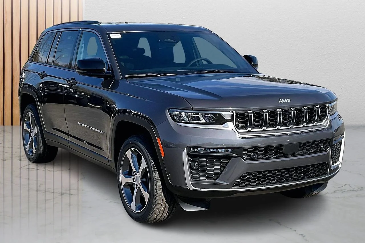 New 2026 Baltic Gray Metallic Clear-Coat Exterior Paint Jeep Limited image 2