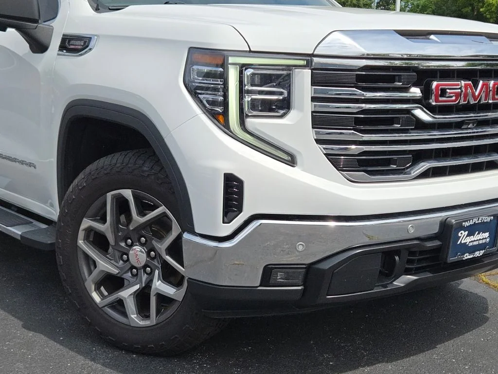Used 2022 White GMC SLT image 4
