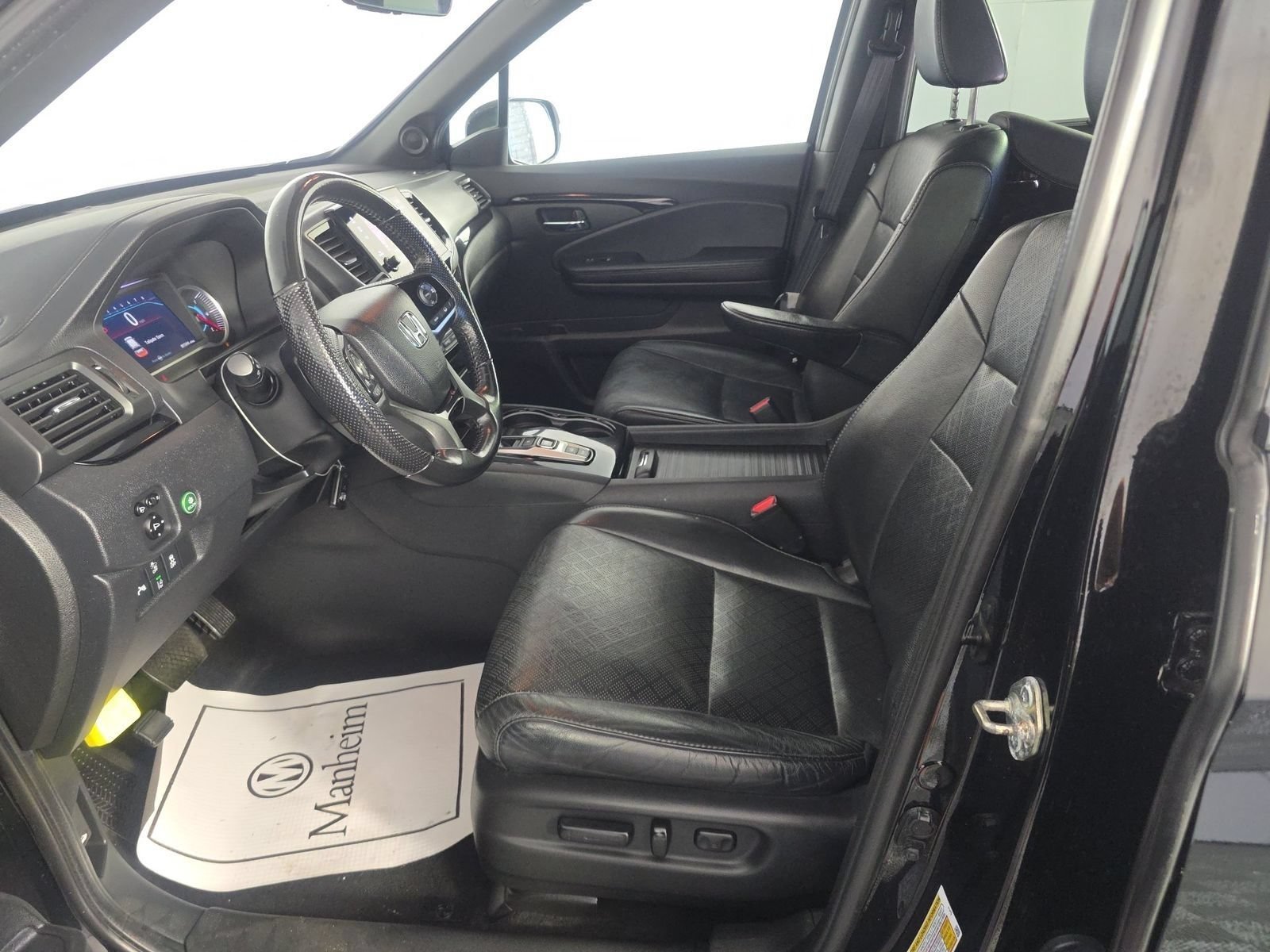 Used 2019 Crystal Black Pearl Honda Touring image 8