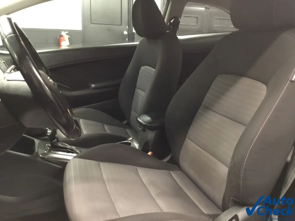 Used 2015 White Kia EX image 22