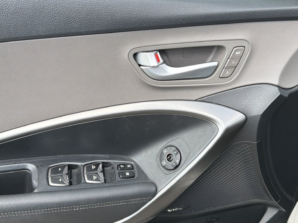 2017 Hyundai Santa Fe SE Ultimate - Photo 24