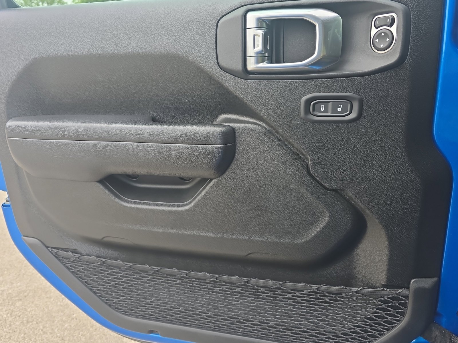Used 2024 Hydro Blue Pearlcoat Jeep Rubicon image 29
