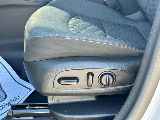Used 2019 SUMMIT WHITE Chevrolet LT image 16