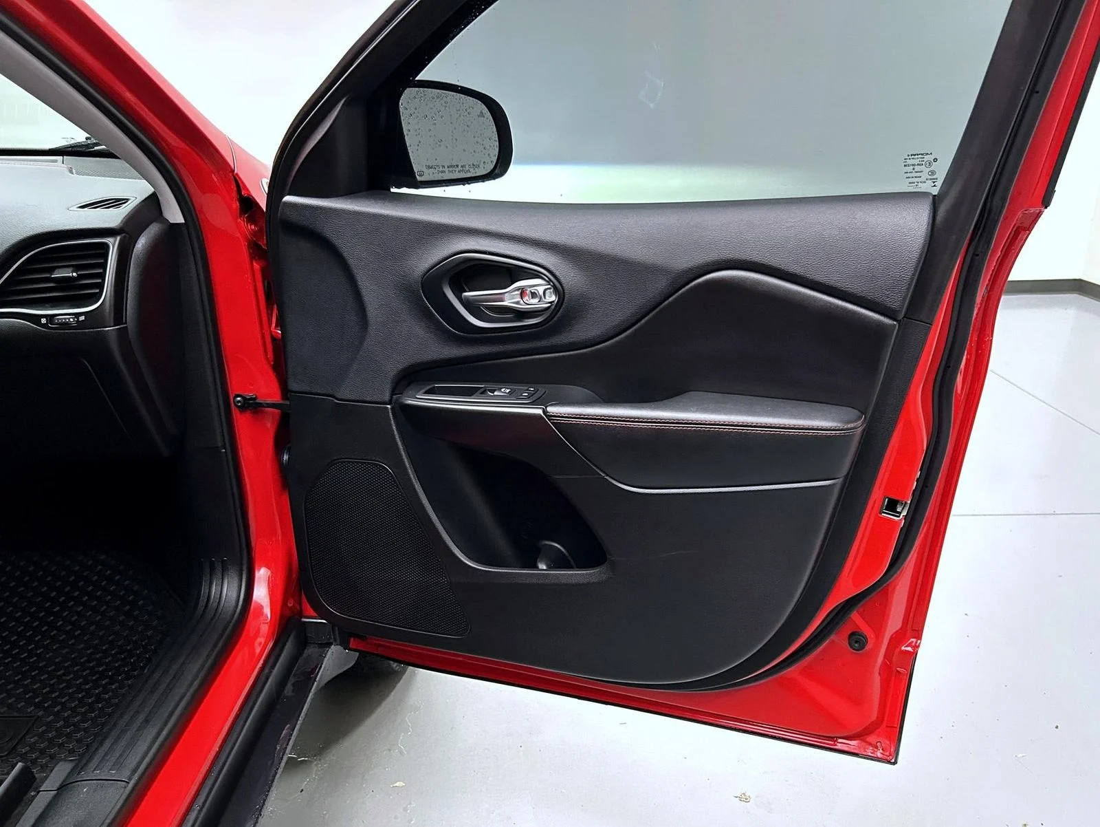 Used 2019 Red Jeep Trailhawk image 16