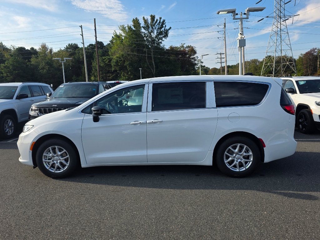 2026 Chrysler Pacifica Select - Photo 9
