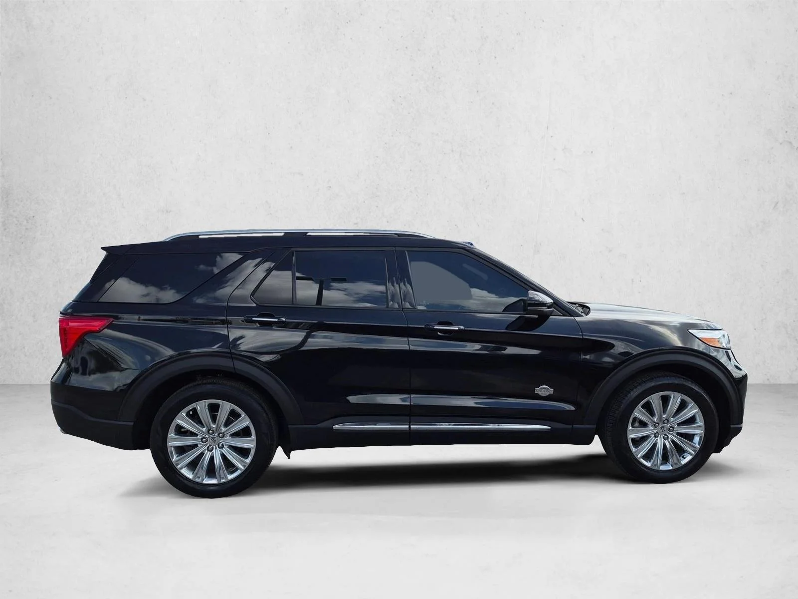 Used 2023 Agate Black Metallic Ford King Ranch image 4