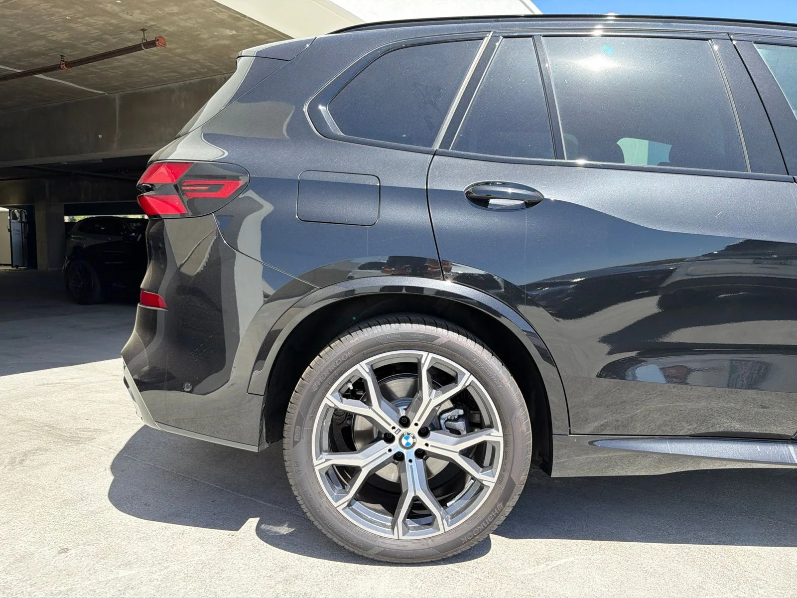 Used 2026 Black Sapphire Metallic BMW xDrive40i image 5