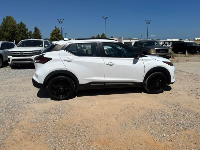 Used 2023 White Nissan SR image 16