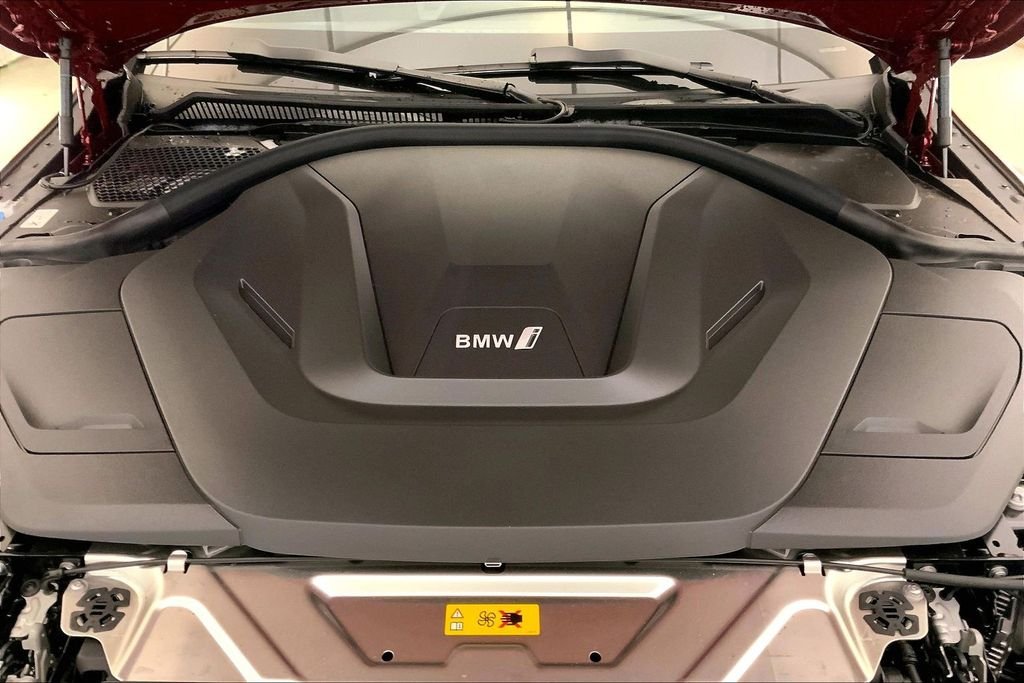 New 2026 Vegas Red Metallic BMW xDrive40 image 8