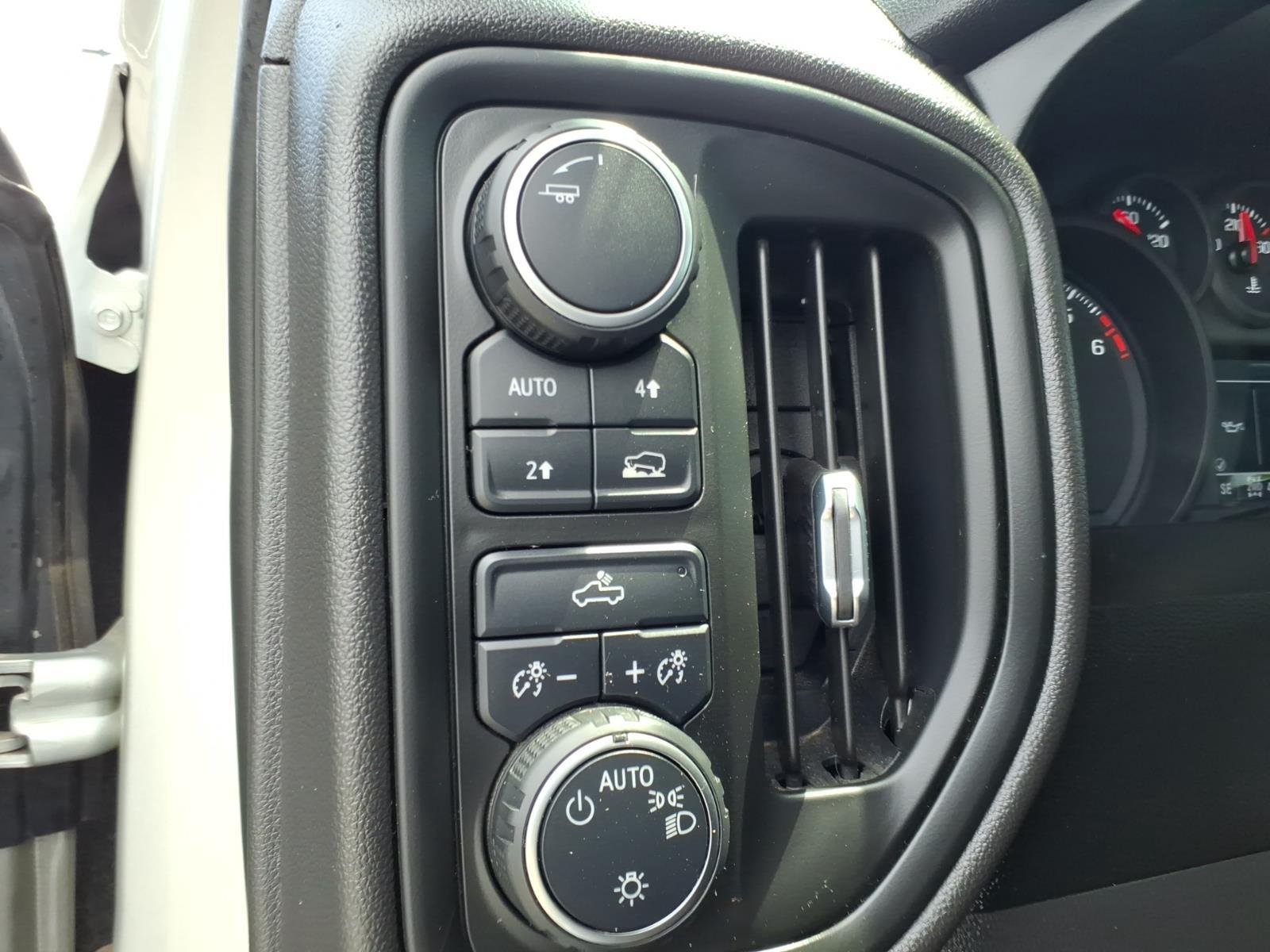 Used 2021 Silver Ice Metallic Chevrolet Custom image 8
