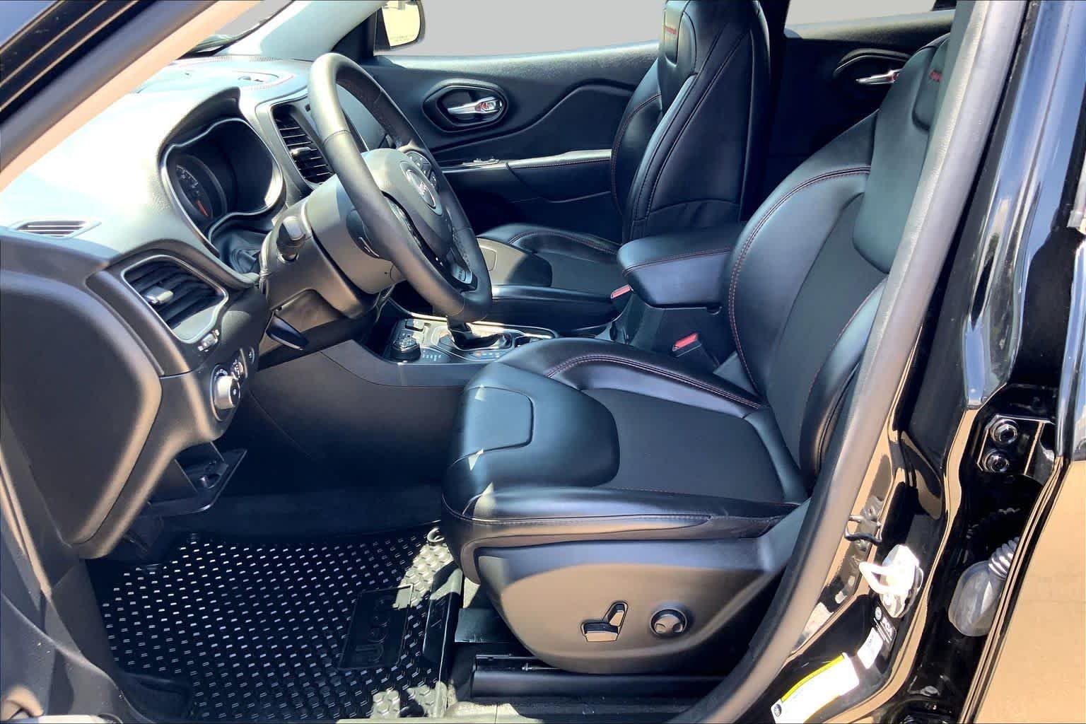 Pre-Owned 2023 Jeep Cherokee Trailhawk
