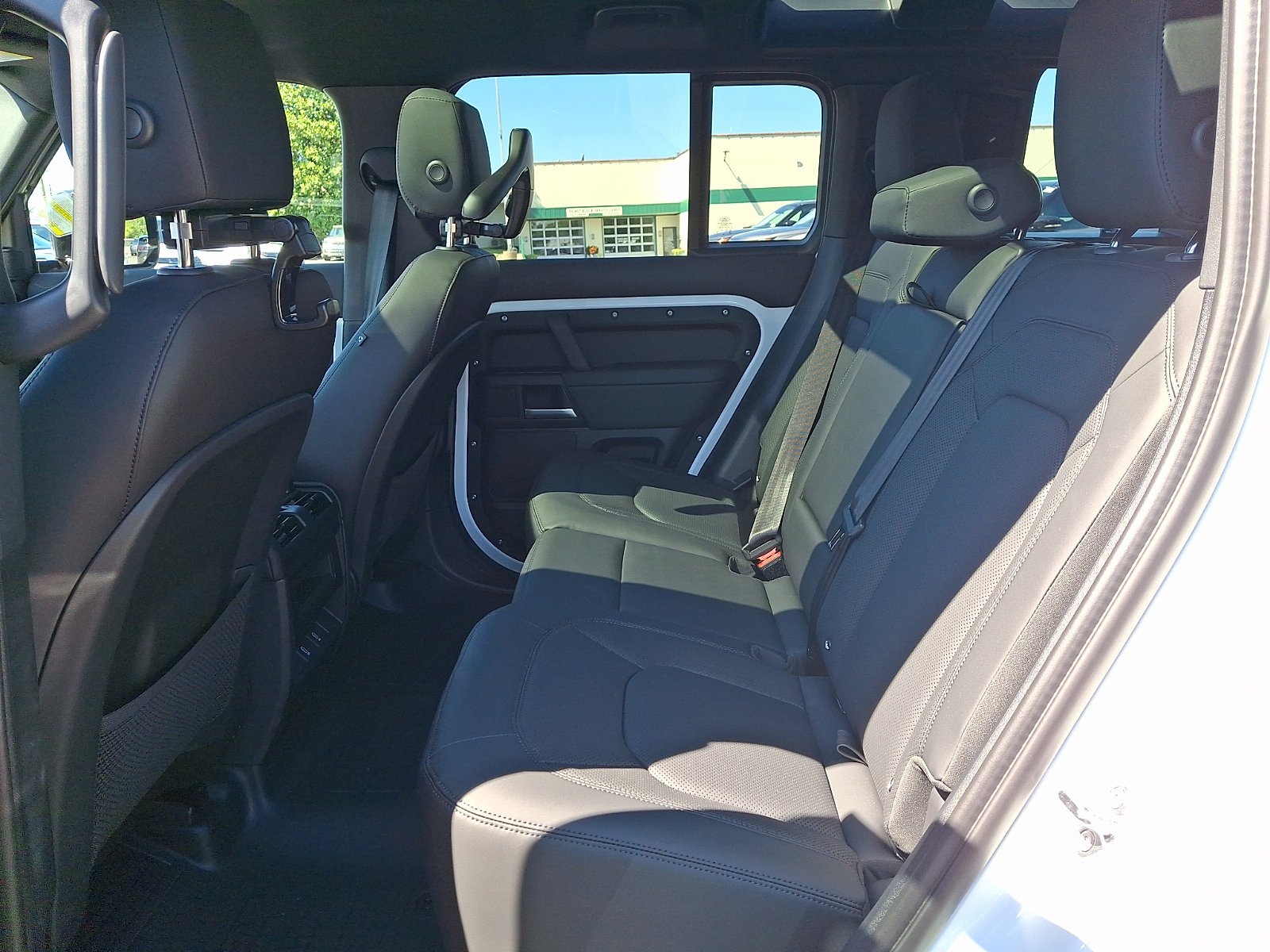 New 2026 Fuji White Land Rover X-Dynamic SE image 5