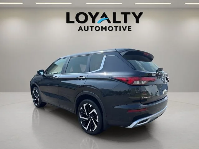 Used 2023 Black Mitsubishi SE image 3