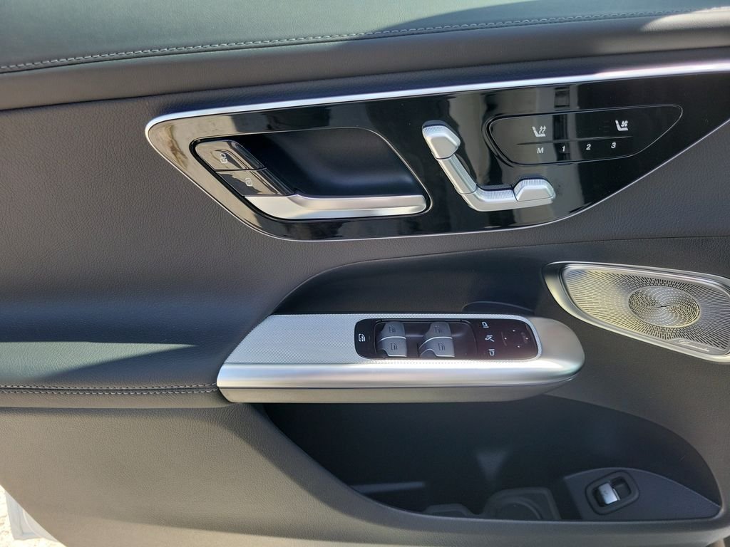 New 2027 Polar White Mercedes-Benz GLC 300 image 16