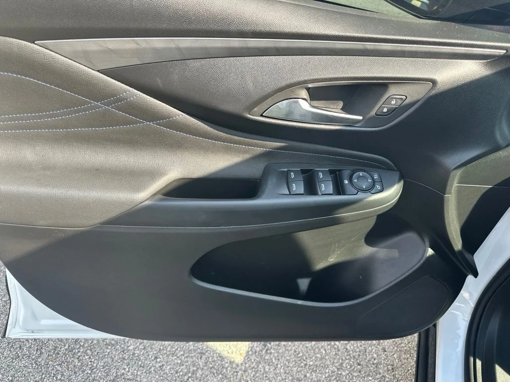2025 Buick Envista Sport Touring - Photo 10