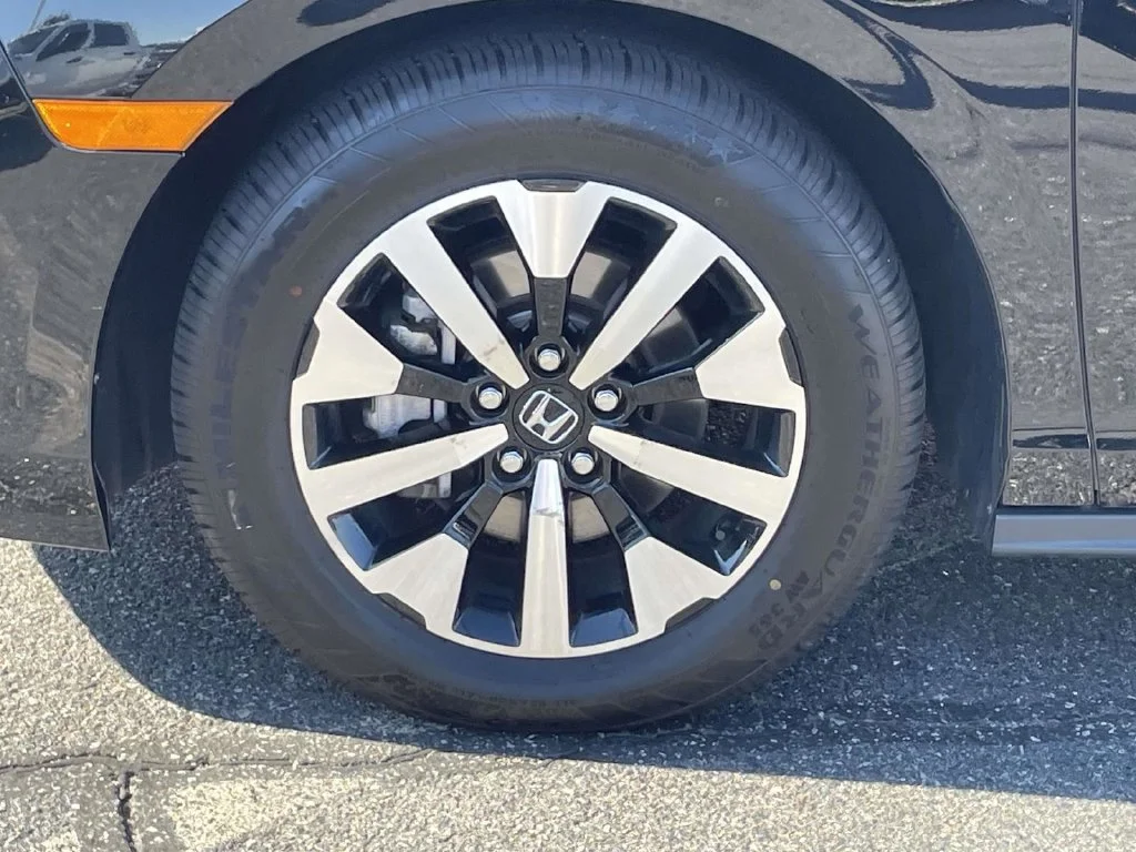 Used 2025  Honda EX-L image 11