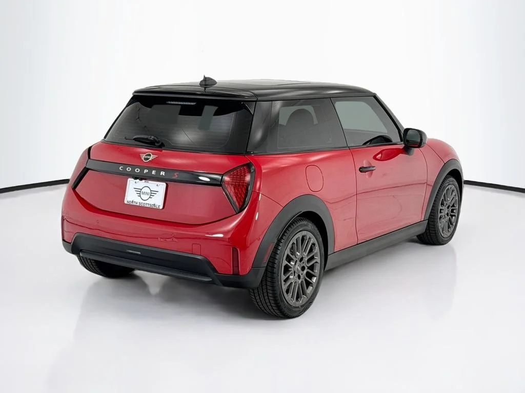 Certified Used 2025 Chili Red II MINI Signature image 8