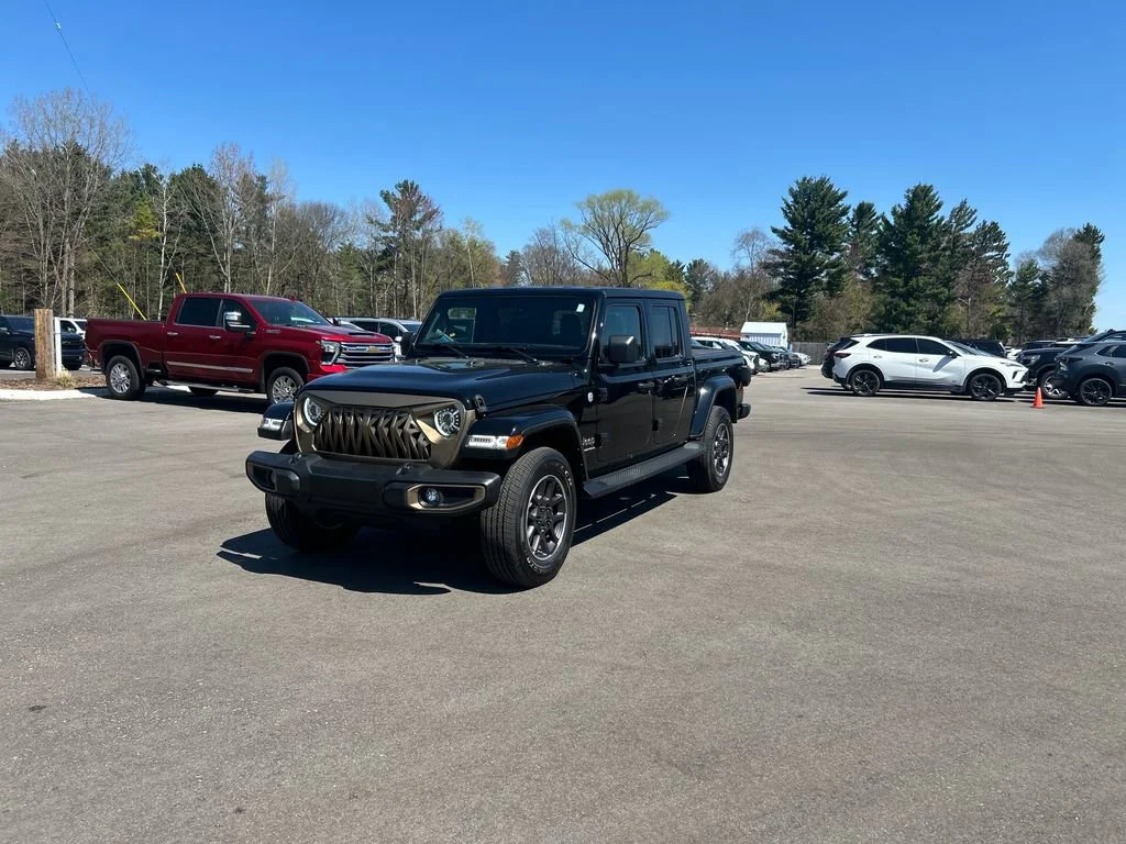 2023 Jeep Gladiator Overland's photo