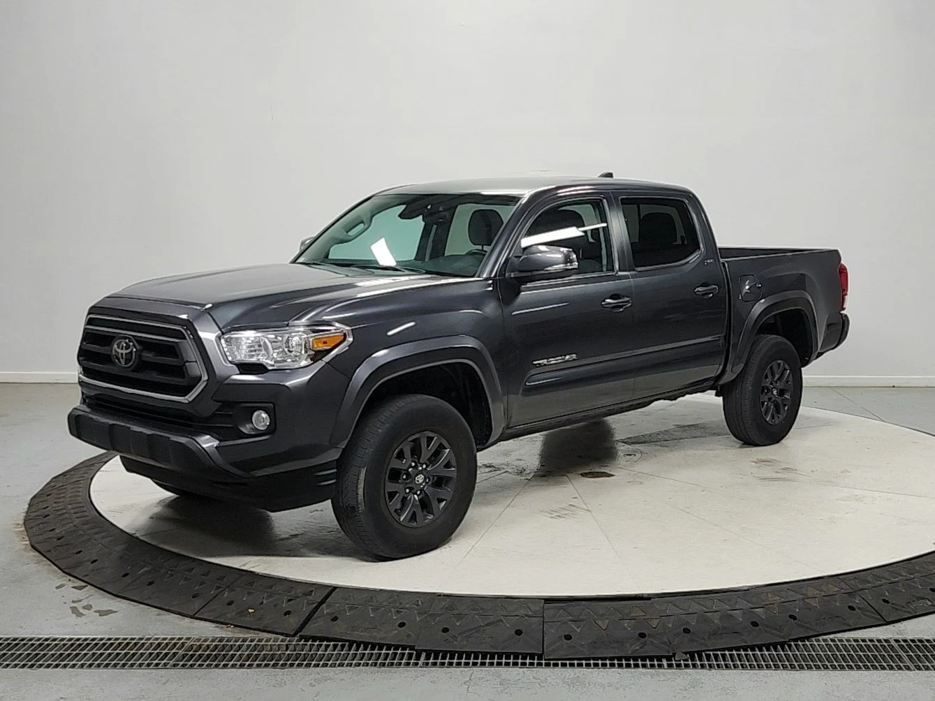 Used 2023 Gray Toyota SR5 image 3