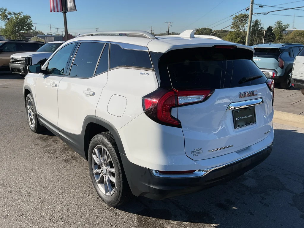 Used 2022 Summit White GMC SLT image 9