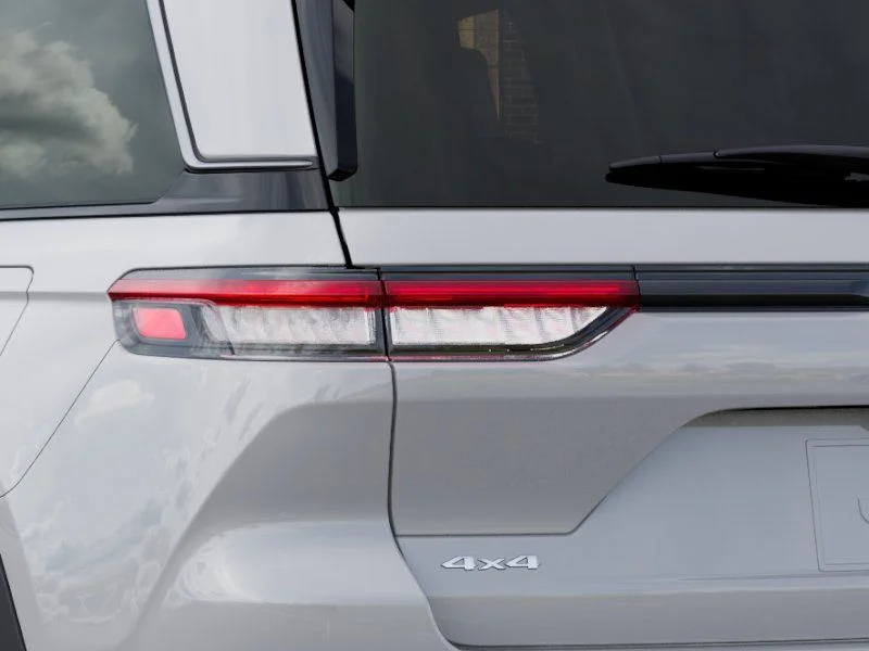 New 2026 Bright White Clear-Coat Exterior Paint Jeep Limited image 9