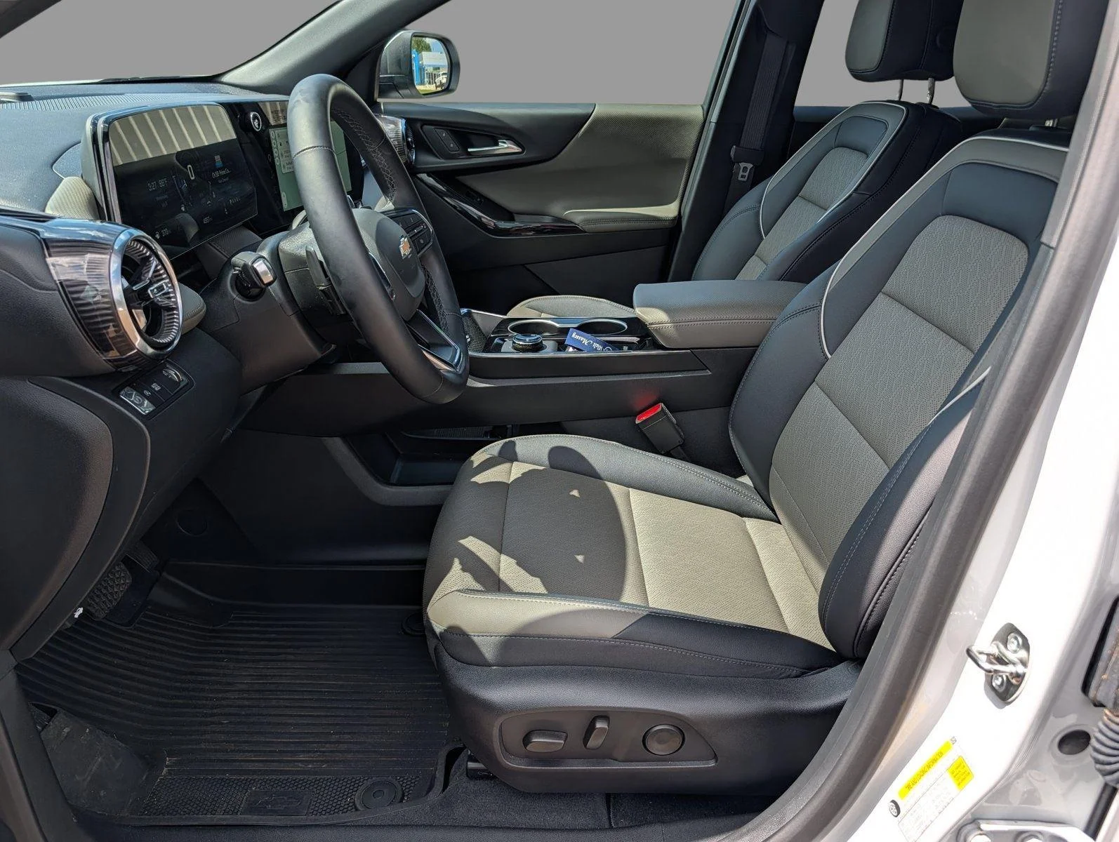 Used 2026 Summit White Chevrolet LT image 10