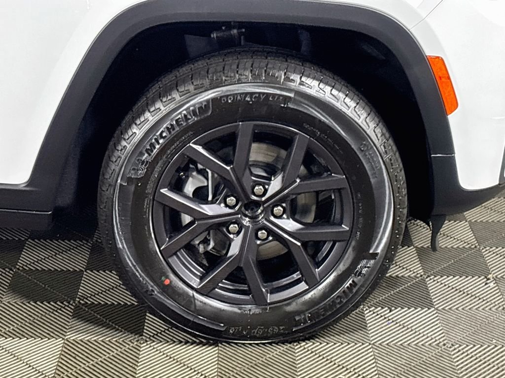New 2027 Bright White Clear-Coat Paint Jeep Altitude image 23