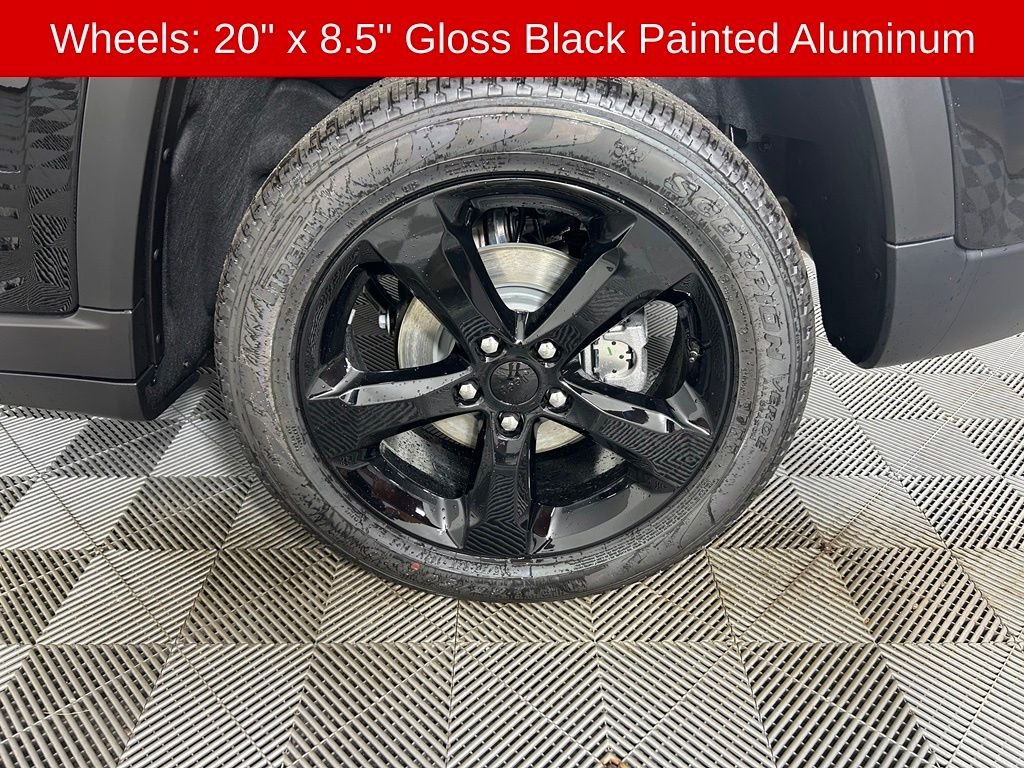 New 2026 Diamond Black Crystal Pearlcoat Jeep Limited image 20