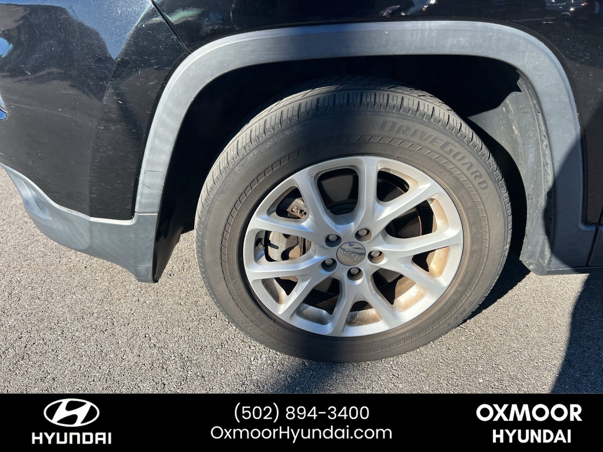 Used 2017 Diamond Black Crystal Pearlcoat Jeep Latitude image 4