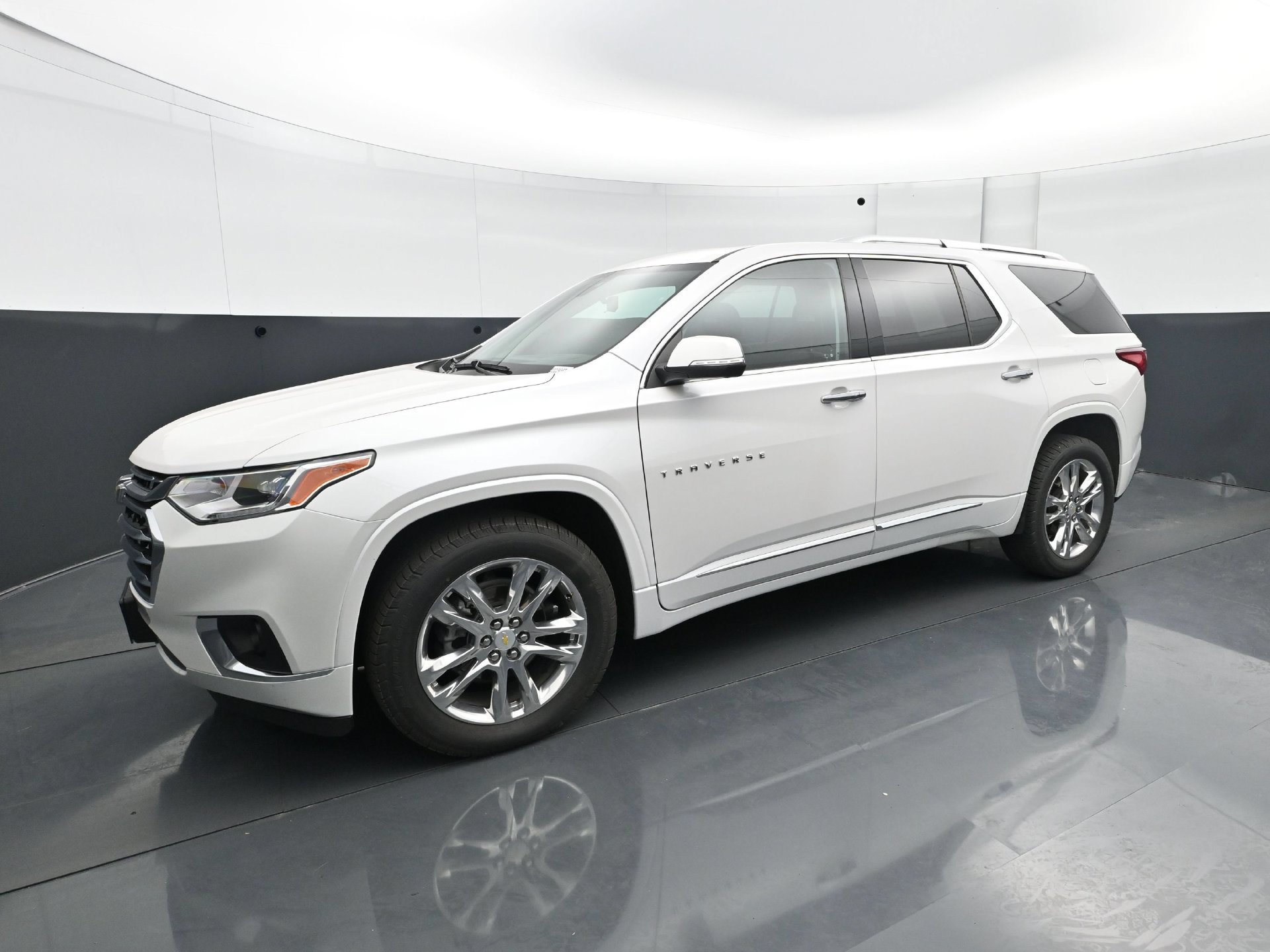Used 2021 Chevrolet Traverse High Country with VIN 1GNEVNKW6MJ260190 for sale in White Bear Lake, Minnesota