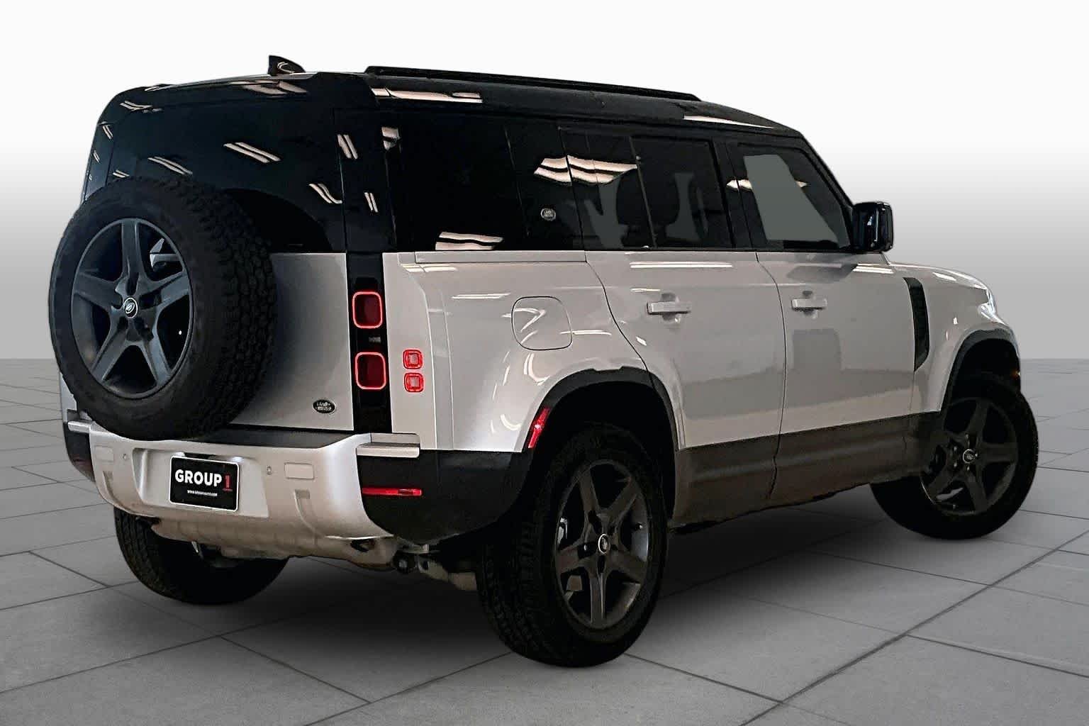 Used 2022 Hakuba Silver Metallic Land Rover  image 12