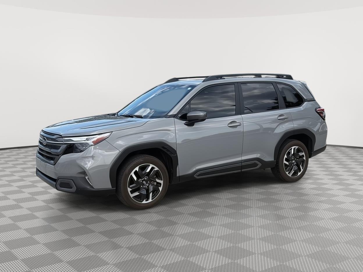 Used 2025 River Rock Pearl Subaru Limited image 1
