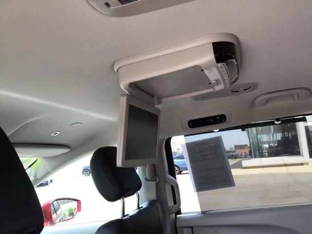 Used 2019 Velvet Red Pearlcoat Chrysler Touring L image 22