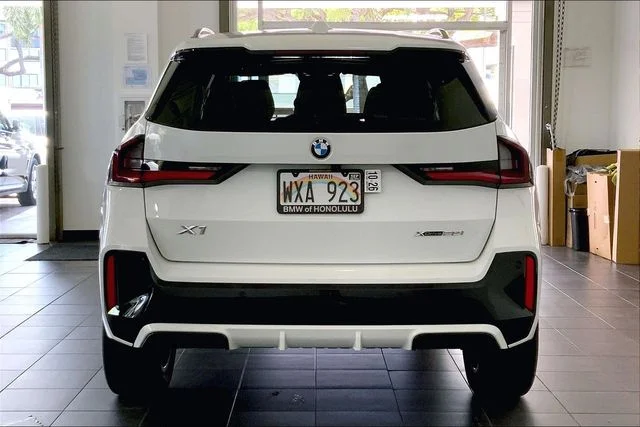 Used 2023 Alpine White BMW xDrive28i image 4