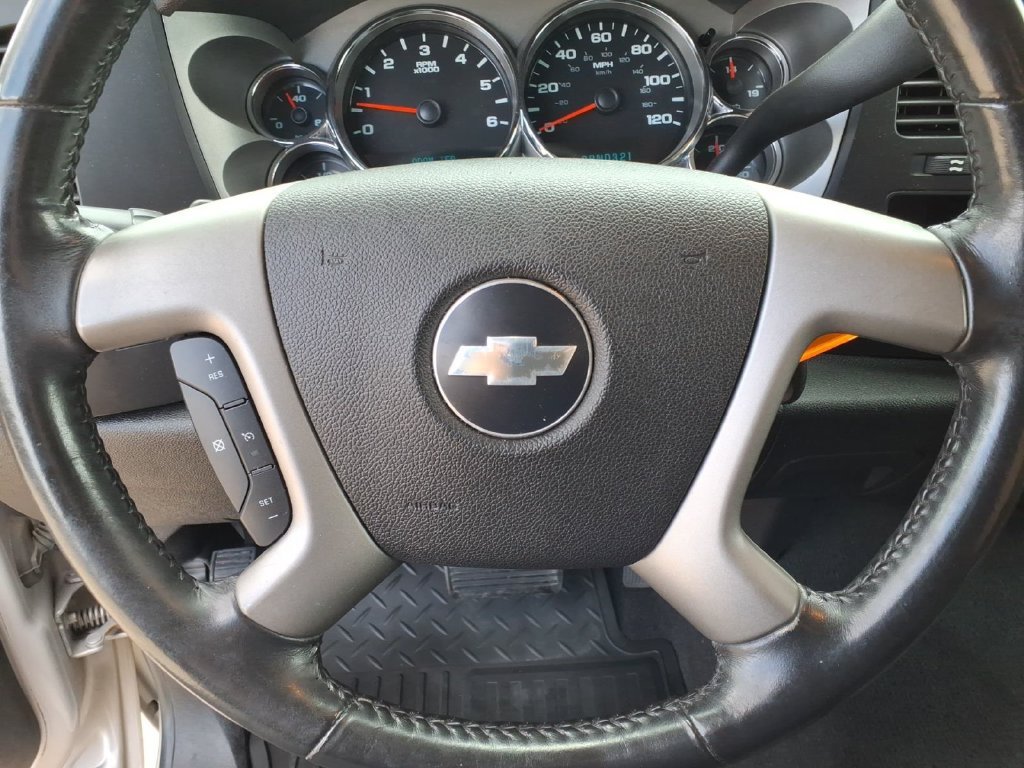 Used 2008 SILVER BIRCH METALLIC Chevrolet LT w/1LT image 20