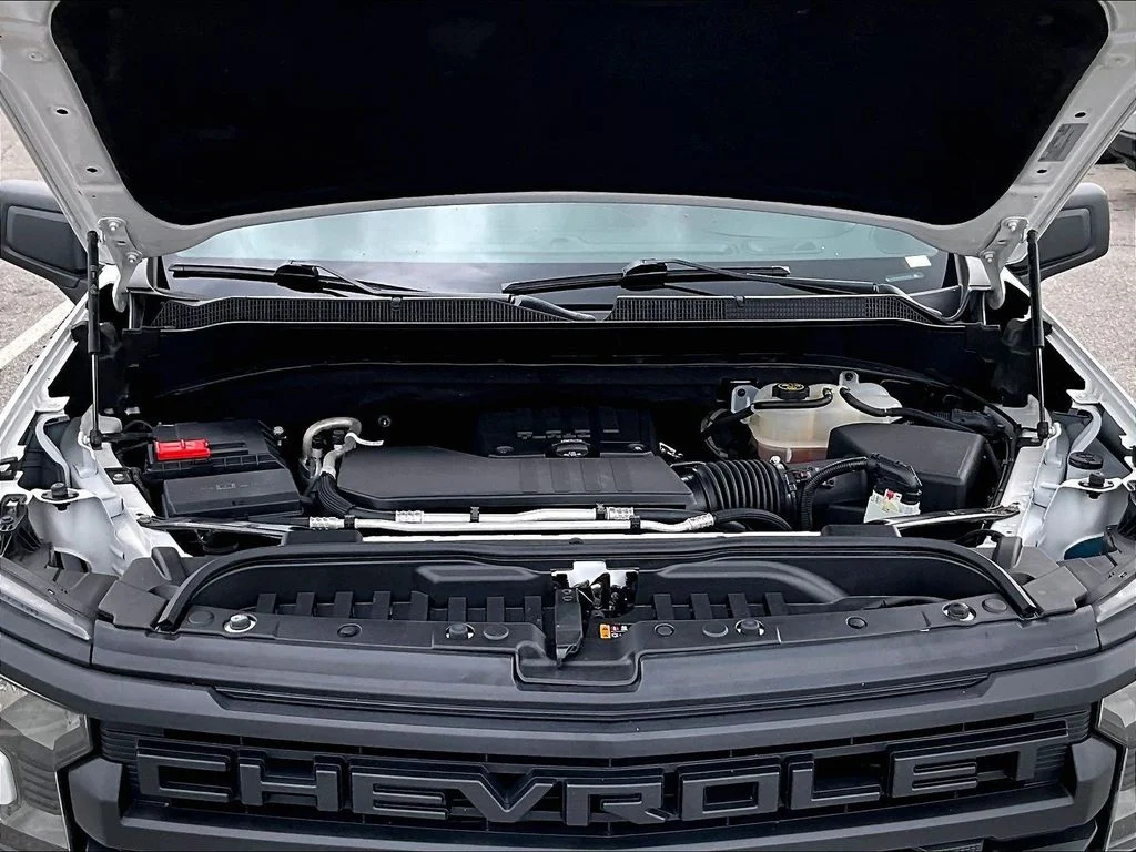 Used 2023 White Chevrolet Custom image 11