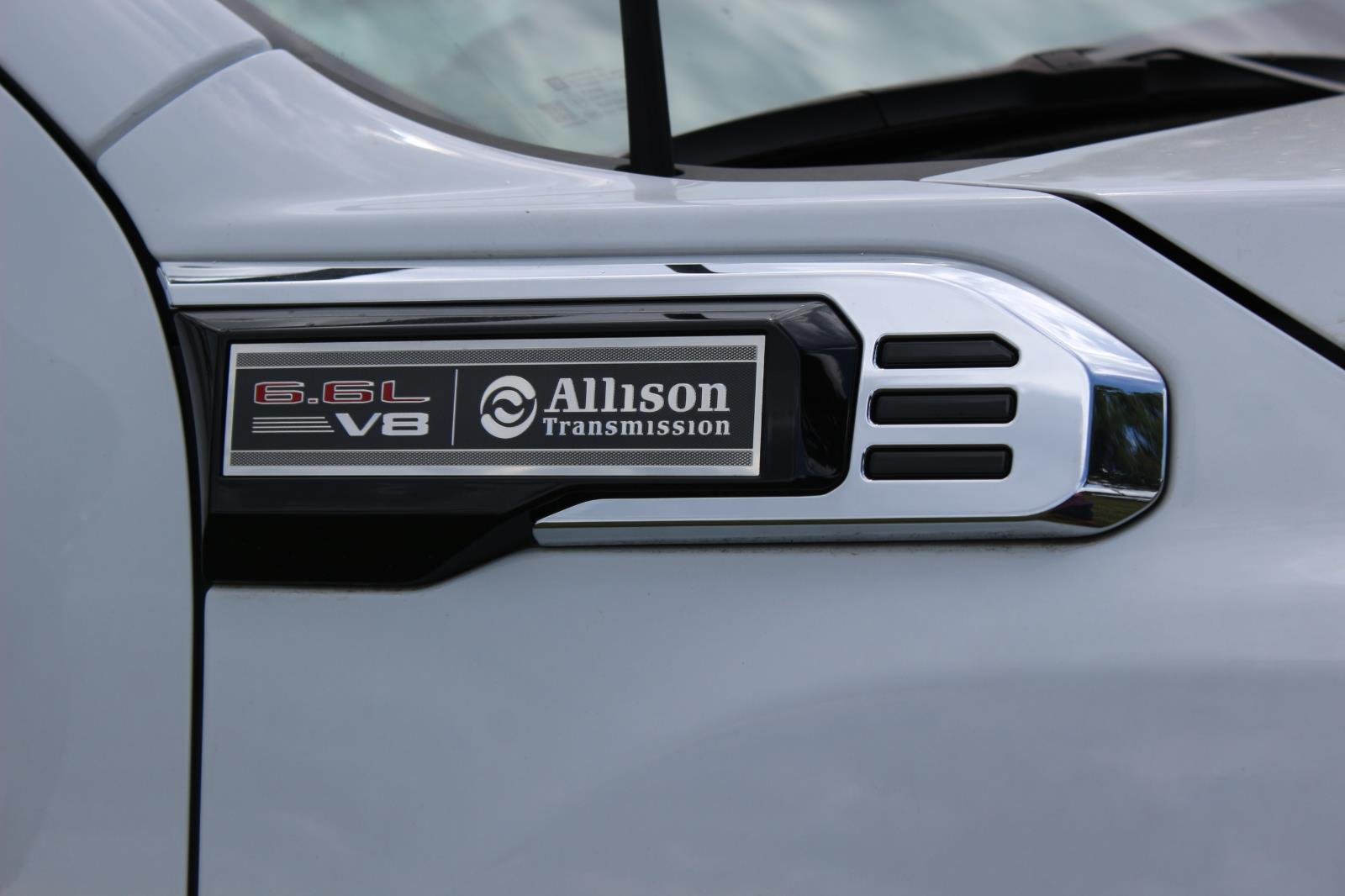 New 2025 Summit White GMC Pro image 11