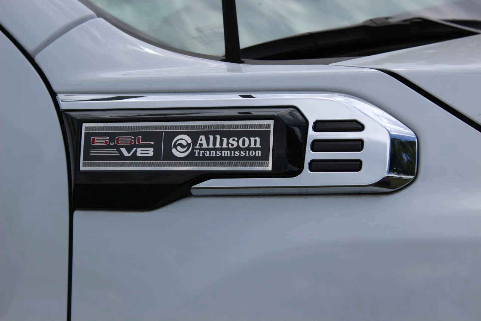 New 2025 Summit White GMC Pro image 11