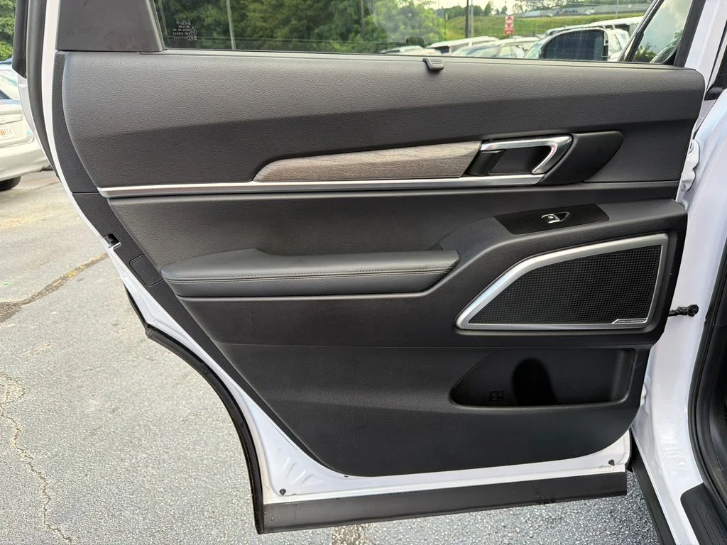 Used 2022 White Kia EX image 22