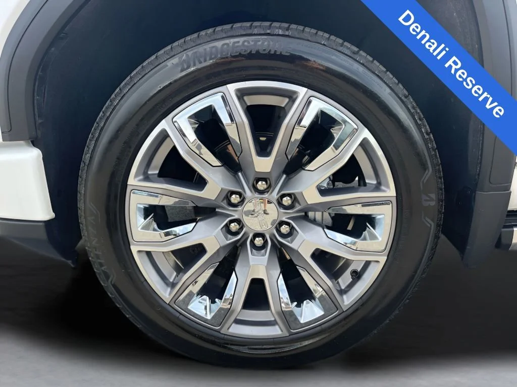 Used 2024 White Frost Tricoat GMC Denali image 42