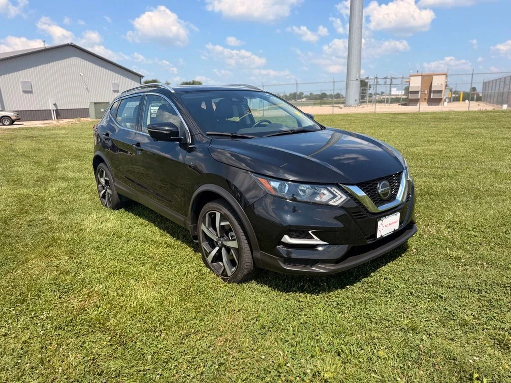 Certified Used 2022 Magnetic Black Pearl Nissan SL image 3