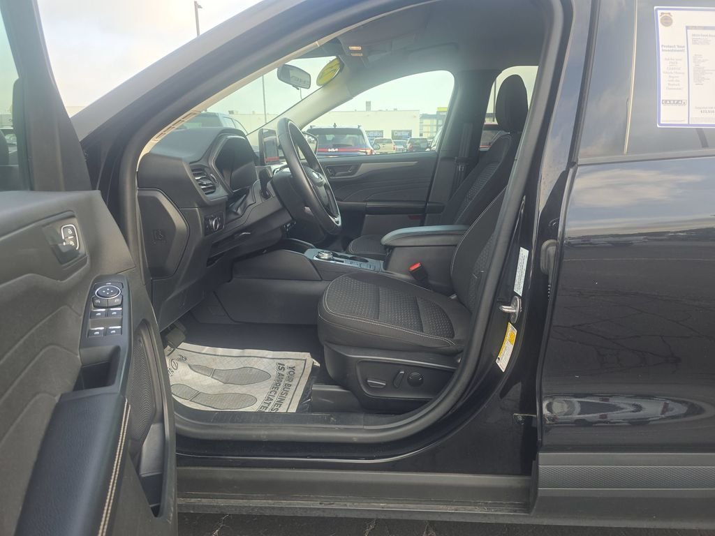 Used 2023 Black Metallic Ford Active image 19