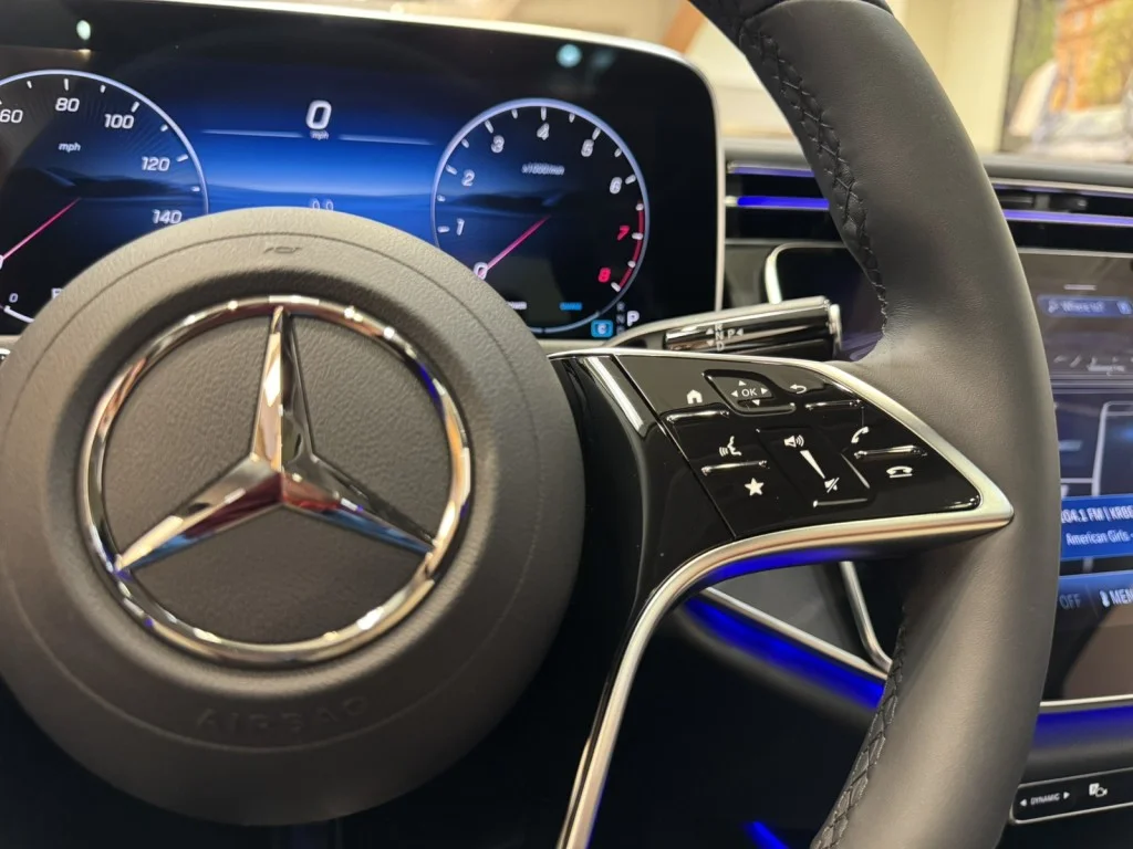 2025 Mercedes-Benz E-Class E350 - Photo 18