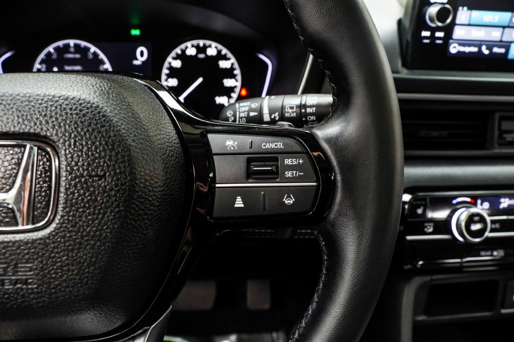 Used 2025 White Honda Touring image 39