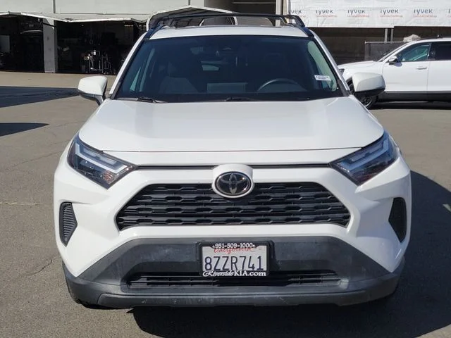 Used 2022 White Toyota XLE image 35