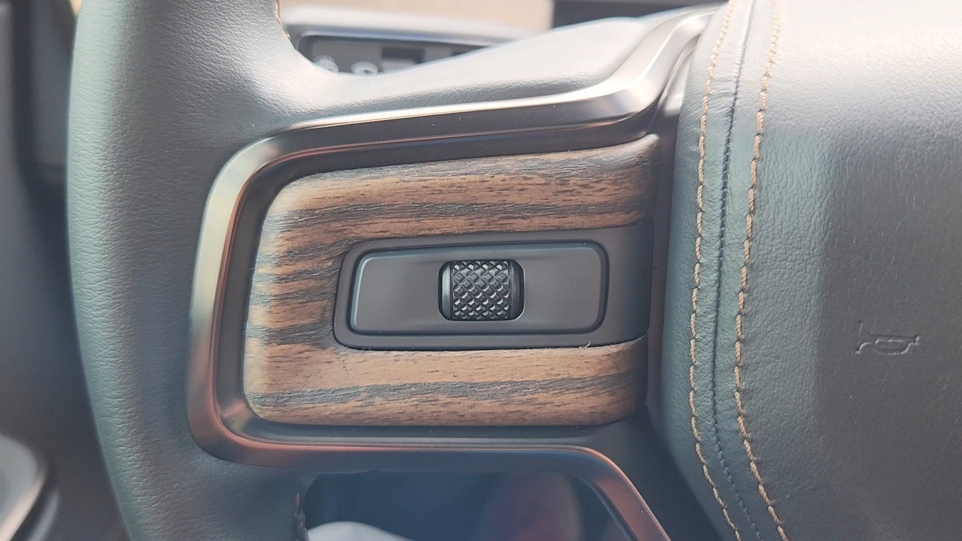 Used 2025 LA Silver Rivian Premium image 13